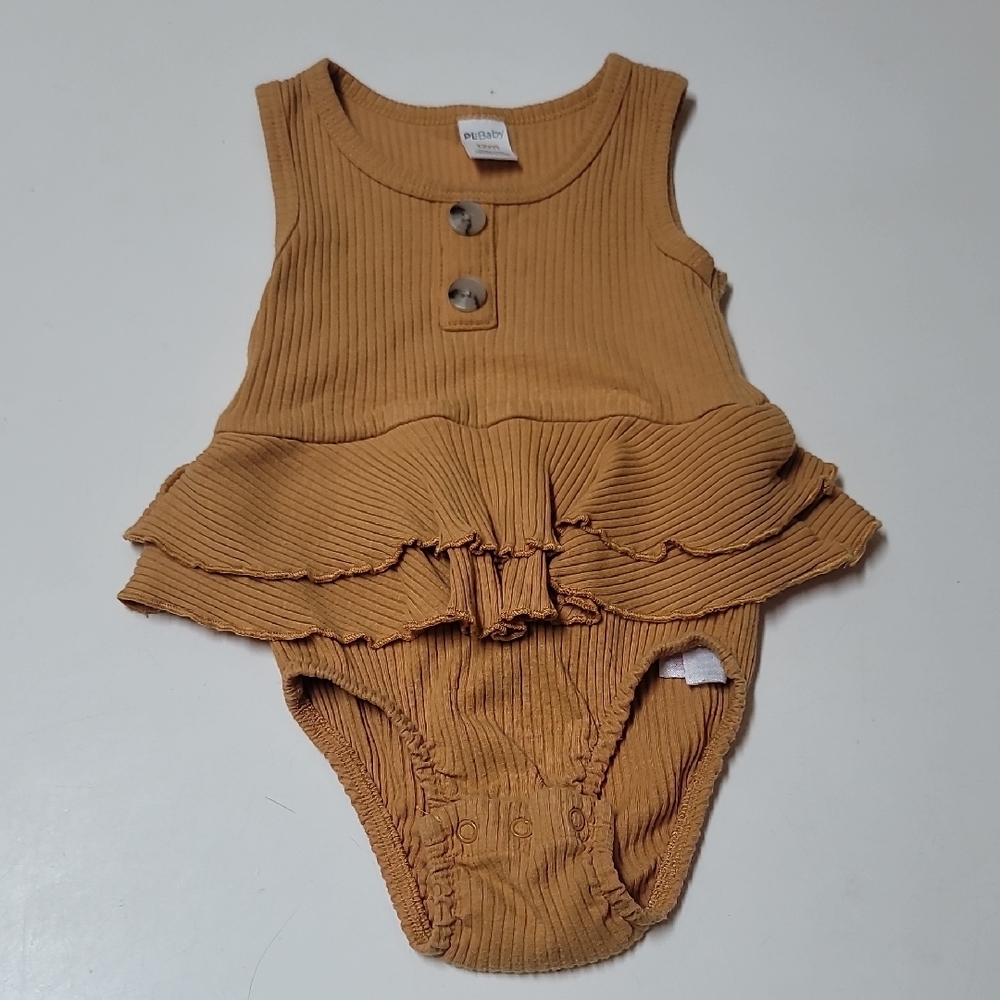 Stylish Kids Bodysuit with Button Accents 💛